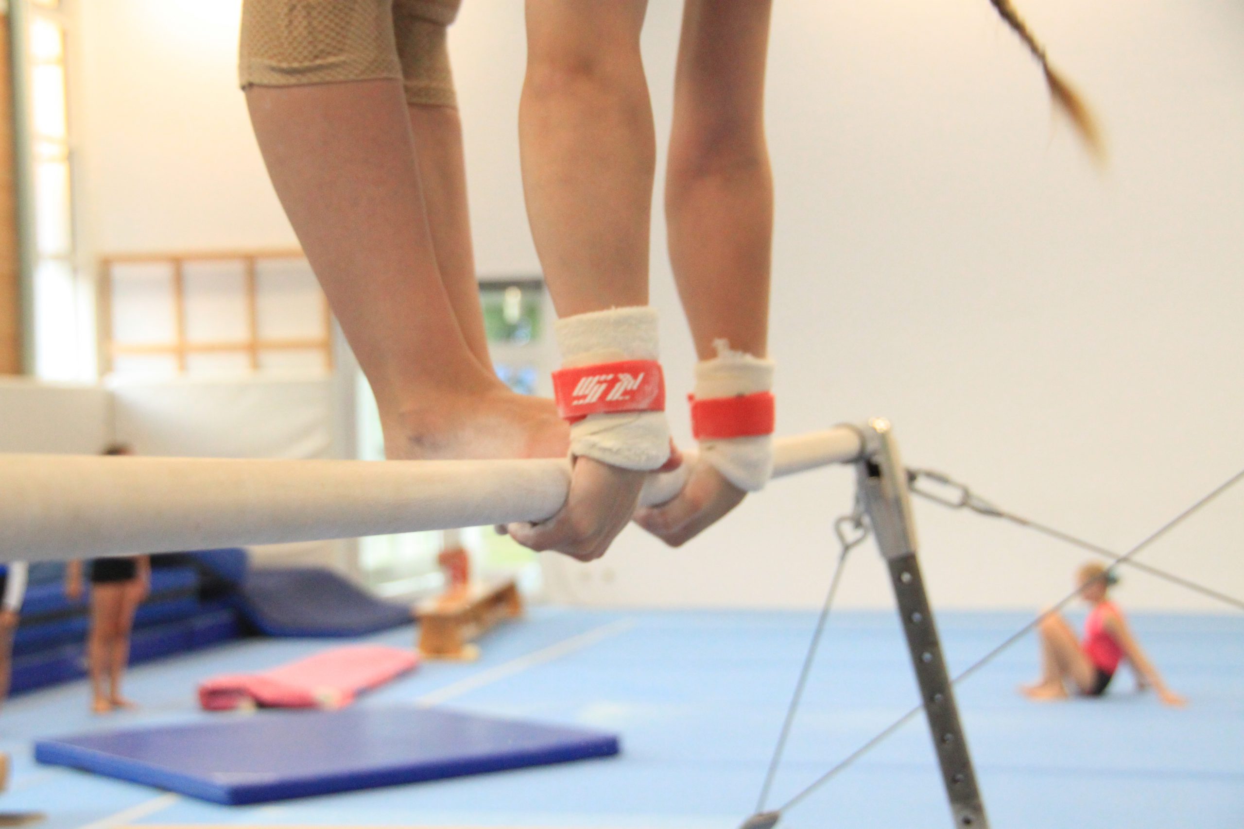 Mehr über den Artikel erfahren Trainer*innen gesucht: Leistungsturnen und Pilates